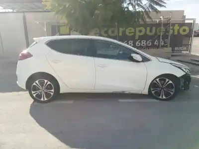 Veicolo di demolizione kia ceed drive 136 cv / 100 kw dell'anno 2017 alimentato d4fb