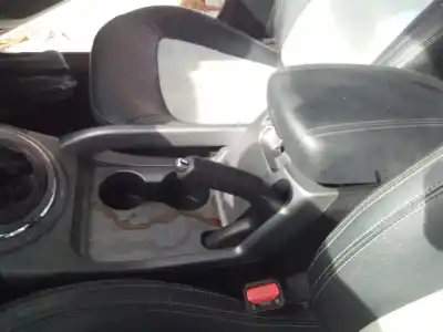 Veicolo di demolizione kia sportage emotion 4x2 dell'anno 2001 alimentato d4fd