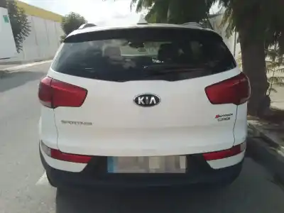 Veicolo di demolizione kia sportage emotion 4x2 dell'anno 2001 alimentato d4fd