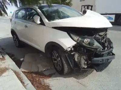 Veicolo di demolizione kia sportage emotion 4x2 dell'anno 2001 alimentato d4fd