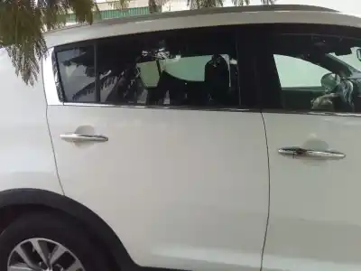 Veicolo di demolizione kia sportage emotion 4x2 dell'anno 2001 alimentato d4fd