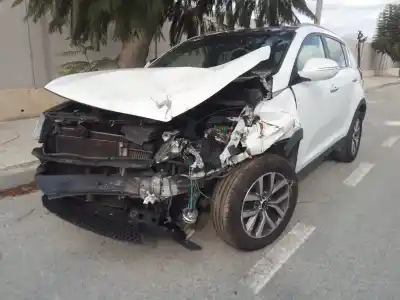 Veicolo di demolizione kia sportage emotion 4x2 dell'anno 2001 alimentato d4fd