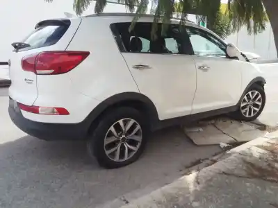 Veicolo di demolizione kia sportage emotion 4x2 dell'anno 2001 alimentato d4fd