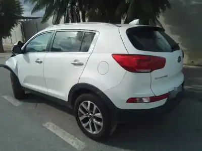 Veicolo di demolizione kia sportage emotion 4x2 dell'anno 2001 alimentato d4fd