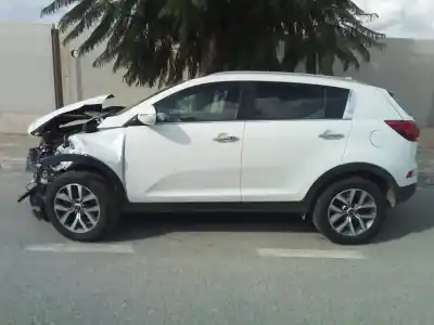 Veicolo di demolizione kia sportage emotion 4x2 dell'anno 2001 alimentato d4fd