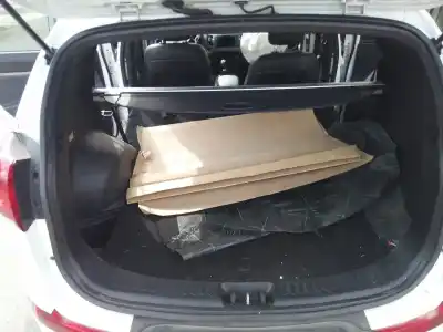 Veicolo di demolizione kia sportage emotion 4x2 dell'anno 2001 alimentato d4fd