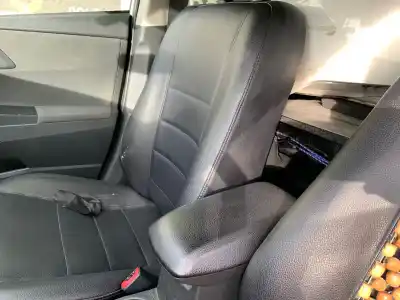 Sloopvoertuig toyota auris hybrid active van het jaar 2001 aangedreven 2zr