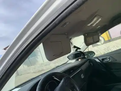 Sloopvoertuig toyota auris hybrid active van het jaar 2001 aangedreven 2zr