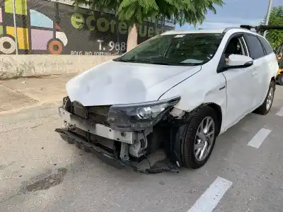 Sloopvoertuig toyota auris hybrid active van het jaar 2001 aangedreven 2zr