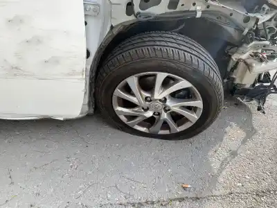 Sloopvoertuig toyota auris hybrid active van het jaar 2001 aangedreven 2zr