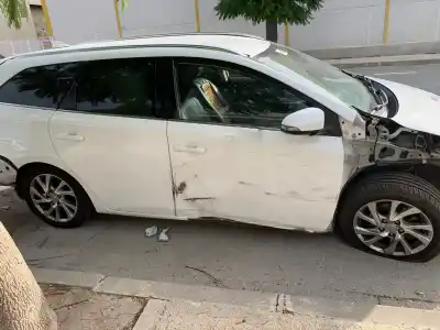 Sloopvoertuig toyota auris hybrid active van het jaar 2001 aangedreven 2zr