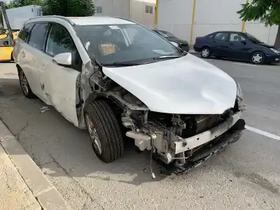 Sloopvoertuig toyota auris hybrid active van het jaar 2001 aangedreven 2zr