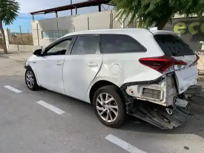 Sloopvoertuig toyota auris hybrid active van het jaar 2001 aangedreven 2zr