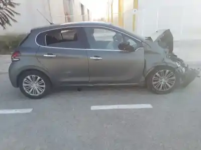 Scrapping Vehicle PEUGEOT 208 Allure of the year 2001 powered HM01