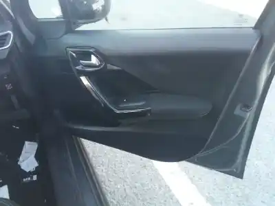 Scrapping Vehicle peugeot 208 allure of the year 2001 powered hm01