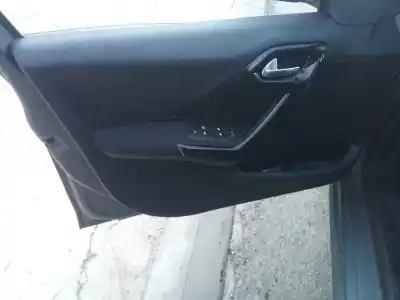 Scrapping Vehicle peugeot 208 allure of the year 2001 powered hm01