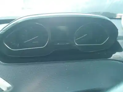 Scrapping Vehicle peugeot 208 allure of the year 2001 powered hm01