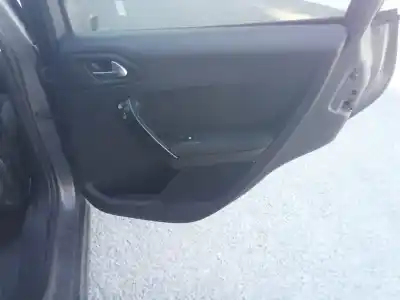 Scrapping Vehicle peugeot 208 allure of the year 2001 powered hm01