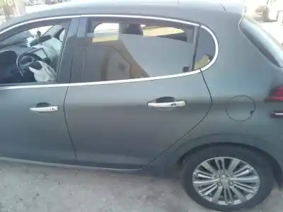 Scrapping Vehicle peugeot 208 allure of the year 2001 powered hm01