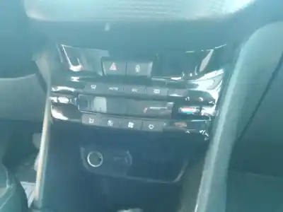 Scrapping Vehicle peugeot 208 allure of the year 2001 powered hm01