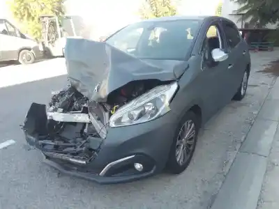 Scrapping Vehicle peugeot 208 allure of the year 2001 powered hm01
