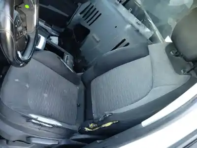 Vehicul casat peugeot 5008 allure al anului 2001 alimentat 5fv