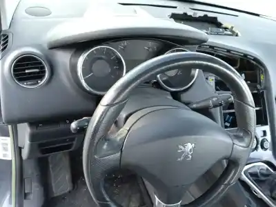 Vehicul casat peugeot 5008 allure al anului 2001 alimentat 5fv