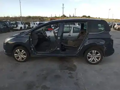 Vehicul casat peugeot 5008 allure al anului 2001 alimentat 5fv