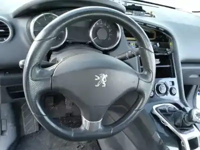 Vehicul casat peugeot 5008 allure al anului 2001 alimentat 5fv