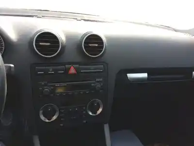 Veicolo di demolizione audi a3 (8p) 1.6 fsi ambiente 116 cv / 85 kw dell'anno 2006 alimentato blf