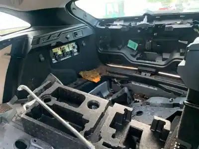 Здавання транспортного засобу jaguar                                             f-pace                                                                                                                                                                                                                                                     portfolio                                                                                                                                                                                                                                                  року 2001 потужний 204dtd