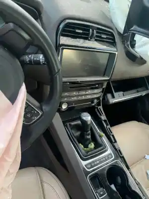 Здавання транспортного засобу jaguar                                             f-pace                                                                                                                                                                                                                                                     portfolio                                                                                                                                                                                                                                                  року 2001 потужний 204dtd