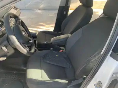 Vehicul casat skoda rapid active al anului 2001 alimentat cay