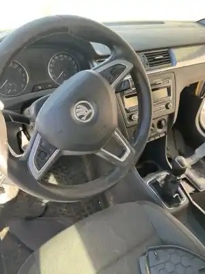 Vehicul casat skoda rapid active al anului 2001 alimentat cay