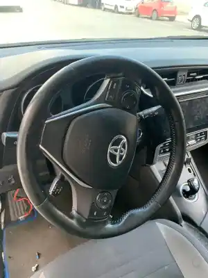 Veicolo di demolizione toyota auris hybrid active dell'anno 2001 alimentato 2zr