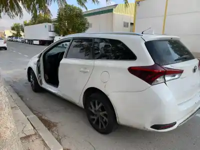 Veicolo di demolizione toyota auris hybrid active dell'anno 2001 alimentato 2zr