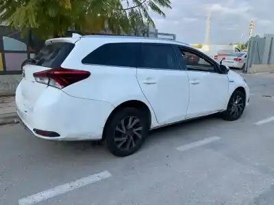 Veicolo di demolizione toyota auris hybrid active dell'anno 2001 alimentato 2zr
