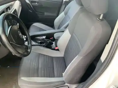 Veicolo di demolizione toyota auris hybrid active dell'anno 2001 alimentato 2zr