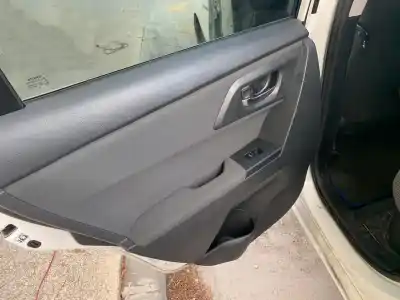 Veicolo di demolizione toyota auris hybrid active dell'anno 2001 alimentato 2zr