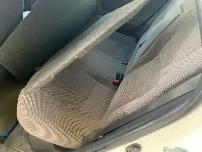 Veicolo di demolizione toyota auris hybrid active dell'anno 2001 alimentato 2zr