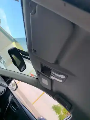 Veicolo di demolizione toyota auris hybrid active dell'anno 2001 alimentato 2zr