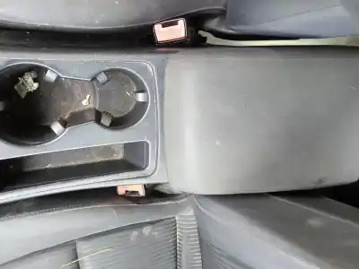 Здавання транспортного засобу audi a4 b8 (8k2) 2.0 tdi року 2001 потужний 