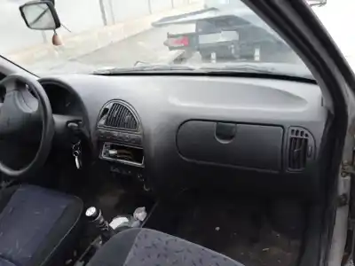 Veicolo di demolizione citroen saxo 1.1 sx dell'anno 2003 alimentato hfx