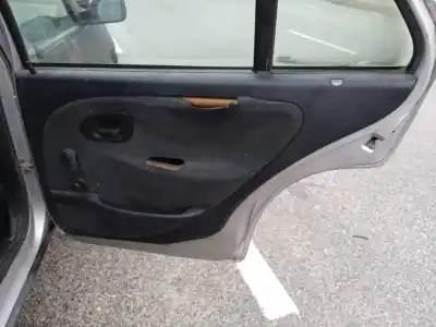 Veicolo di demolizione citroen saxo 1.1 sx dell'anno 2003 alimentato hfx