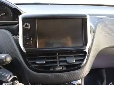 Veículo de Sucata peugeot 208 allure do ano 2016 alimentado hn01