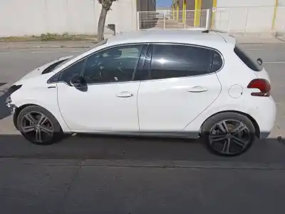 Veículo de Sucata peugeot 208 allure do ano 2016 alimentado hn01