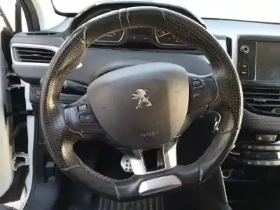 Veículo de Sucata peugeot 208 allure do ano 2016 alimentado hn01