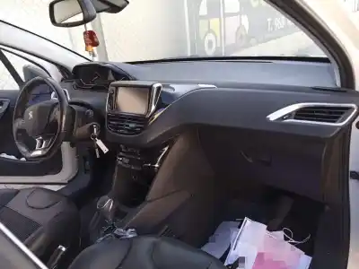 Veículo de Sucata peugeot 208 allure do ano 2016 alimentado hn01