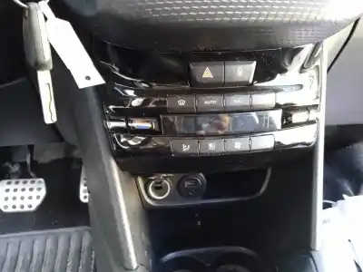 Veículo de Sucata peugeot 208 allure do ano 2016 alimentado hn01