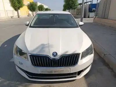 Verschrottungsfahrzeug SKODA SUPERB III (3V3) 1.6 TDI des Jahres 2017 angetrieben DCX